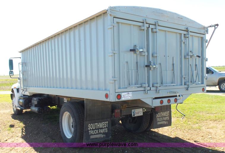 image for item L7498 2007 International DuraStar 4300 grain truck