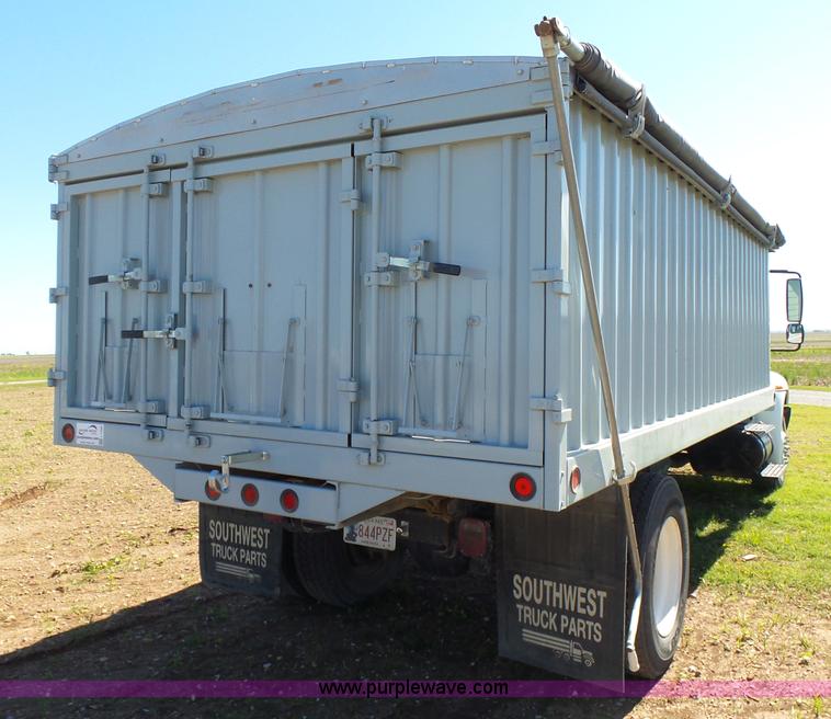 image for item L7498 2007 International DuraStar 4300 grain truck