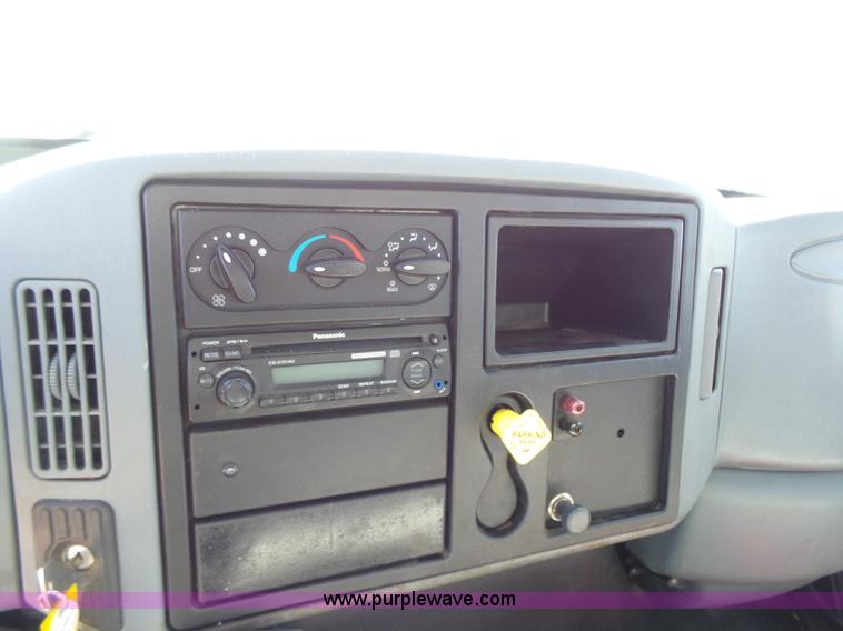 image for item L7498 2007 International DuraStar 4300 grain truck