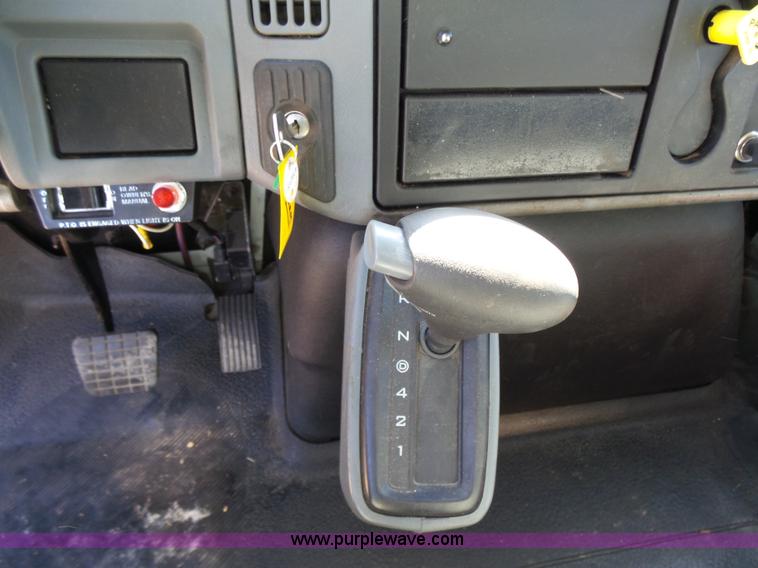 image for item L7498 2007 International DuraStar 4300 grain truck