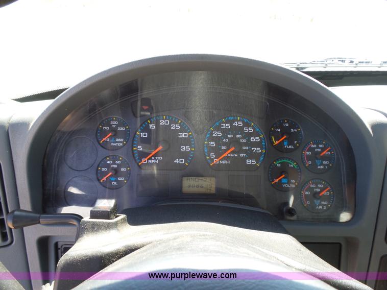 image for item L7498 2007 International DuraStar 4300 grain truck