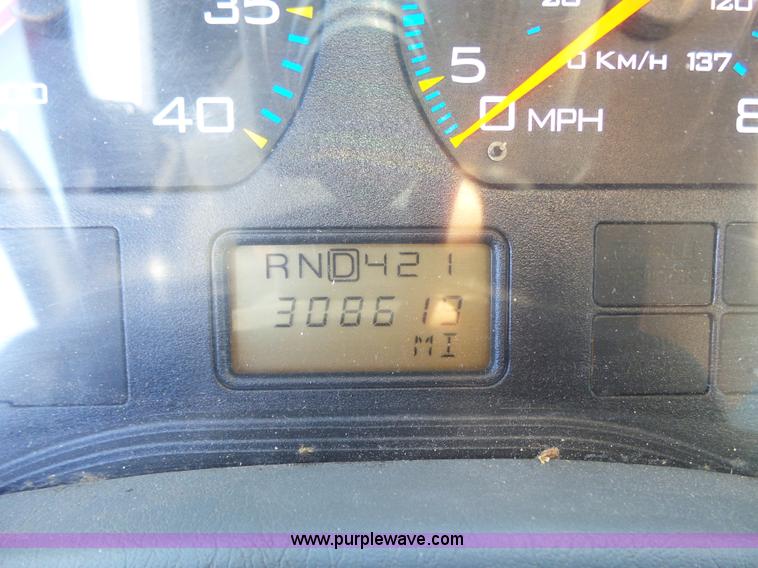 image for item L7498 2007 International DuraStar 4300 grain truck