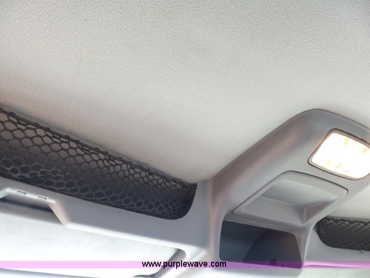 image for item L7498 2007 International DuraStar 4300 grain truck