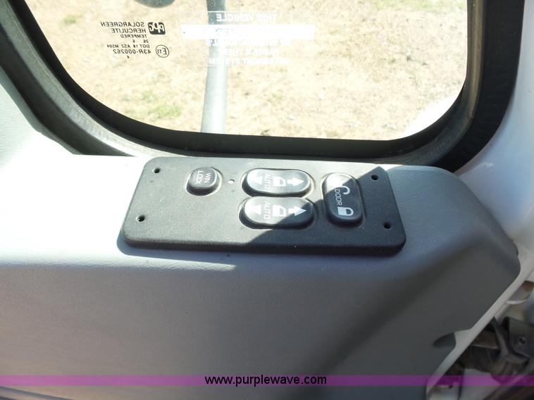 image for item L7498 2007 International DuraStar 4300 grain truck