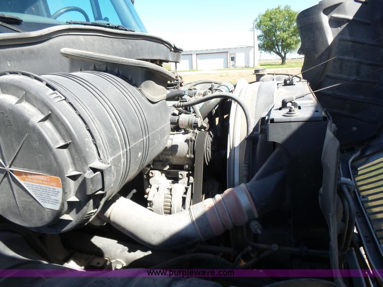 image for item L7498 2007 International DuraStar 4300 grain truck