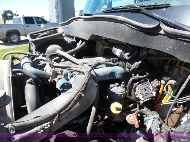 image for item L7498 2007 International DuraStar 4300 grain truck