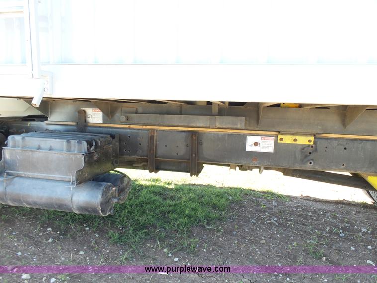 image for item L7498 2007 International DuraStar 4300 grain truck