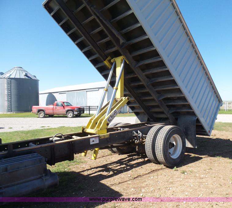 image for item L7498 2007 International DuraStar 4300 grain truck