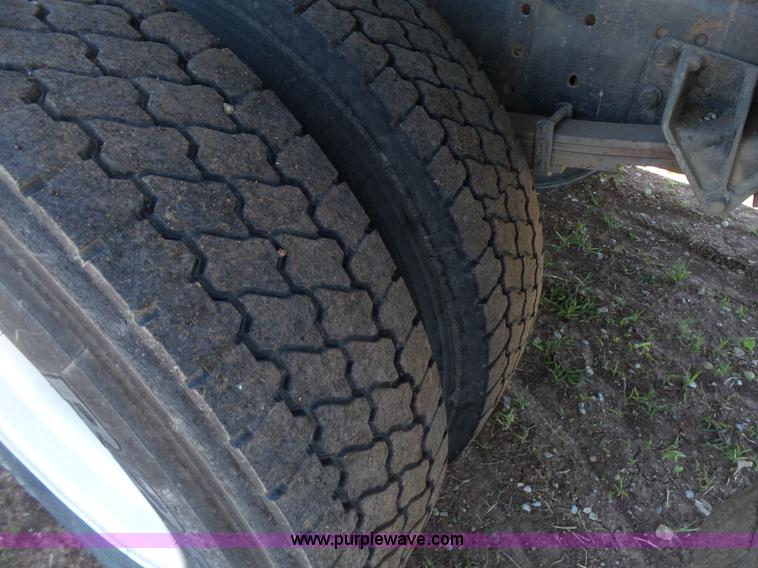 image for item L7498 2007 International DuraStar 4300 grain truck