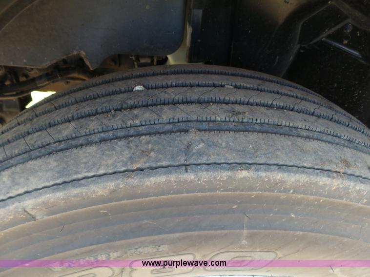 image for item L7498 2007 International DuraStar 4300 grain truck