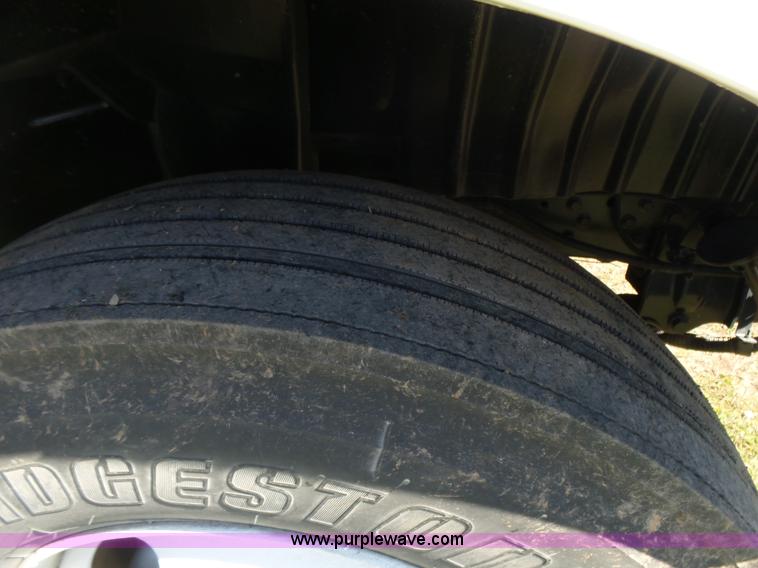 image for item L7498 2007 International DuraStar 4300 grain truck