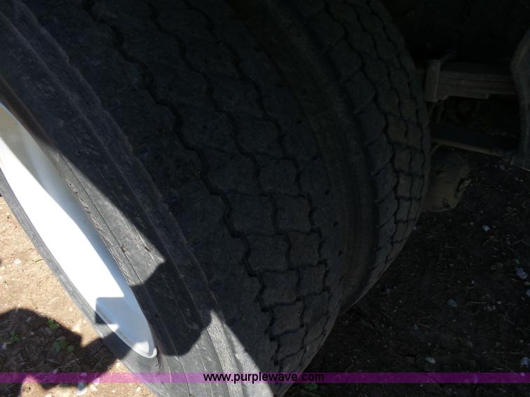 image for item L7498 2007 International DuraStar 4300 grain truck