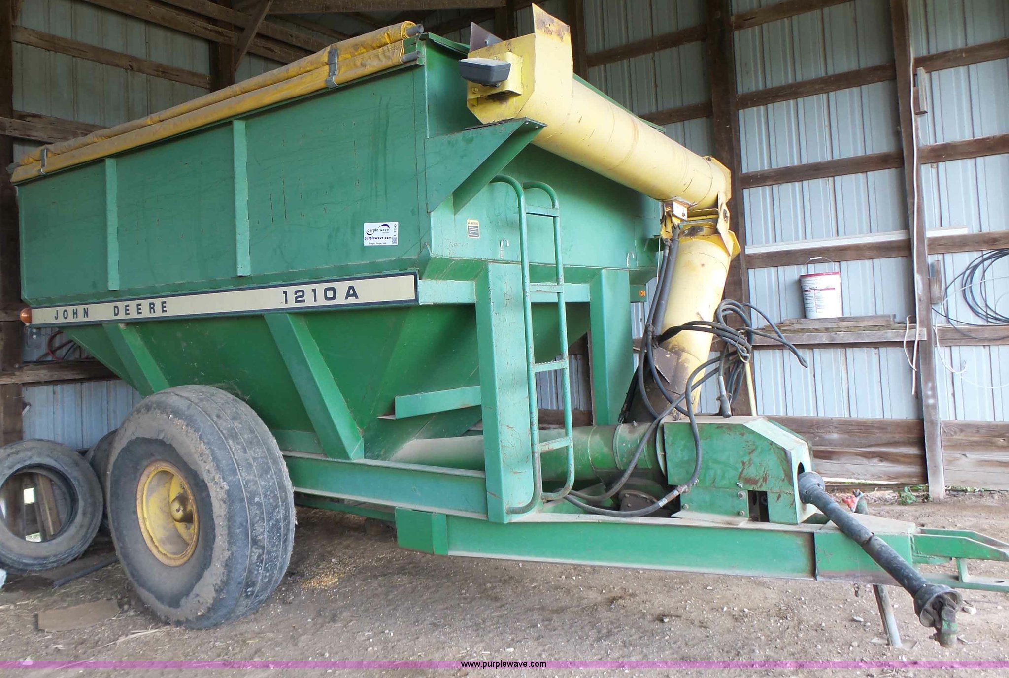 John Deere 1210A grain cart in Glasgow, MO Item L7243 sold Purple Wave