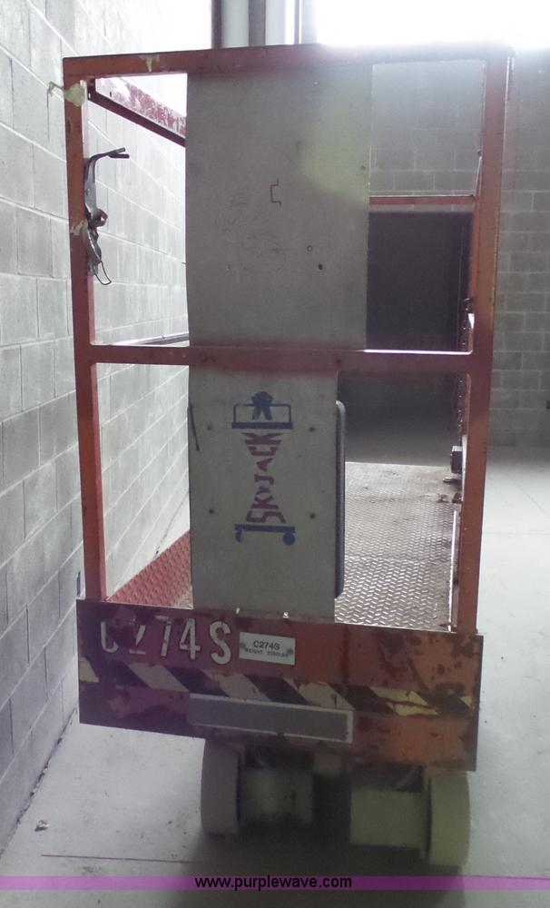 image for item AL9175 2001 Skyjack 3015 scissor lift