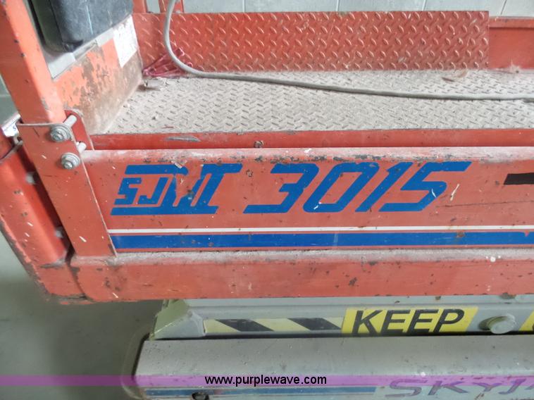 image for item AL9175 2001 Skyjack 3015 scissor lift