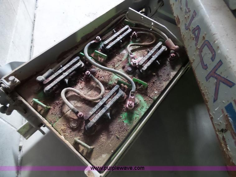 image for item AL9175 2001 Skyjack 3015 scissor lift