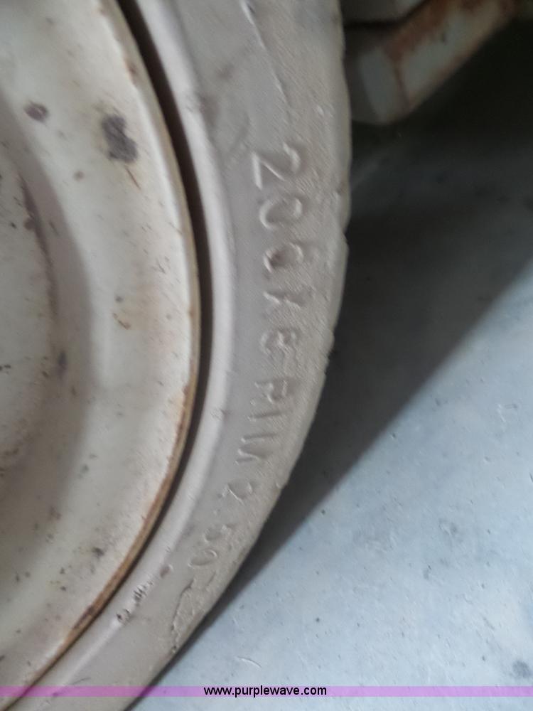 image for item AL9175 2001 Skyjack 3015 scissor lift