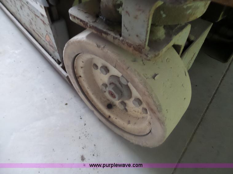 image for item AL9175 2001 Skyjack 3015 scissor lift