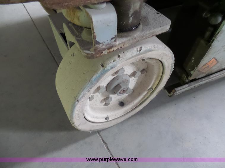 image for item AL9175 2001 Skyjack 3015 scissor lift