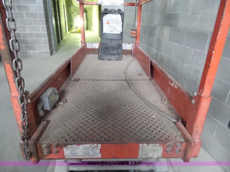 image for item AL9175 2001 Skyjack 3015 scissor lift