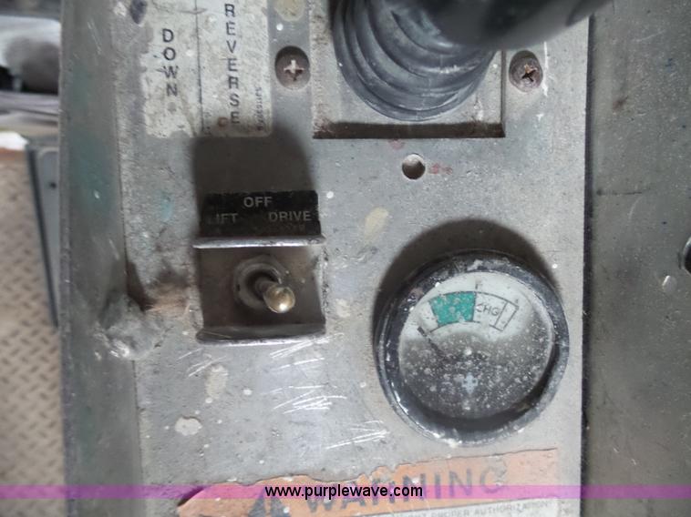 image for item AL9175 2001 Skyjack 3015 scissor lift