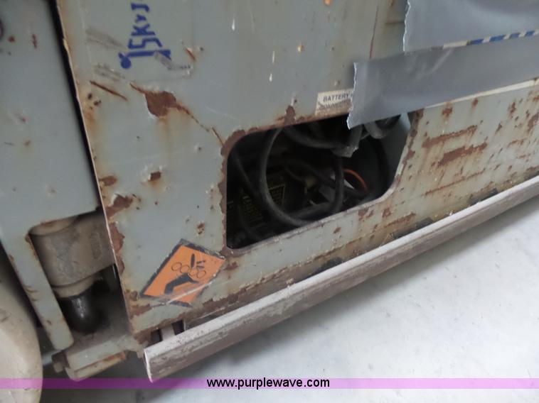 image for item AL9175 2001 Skyjack 3015 scissor lift