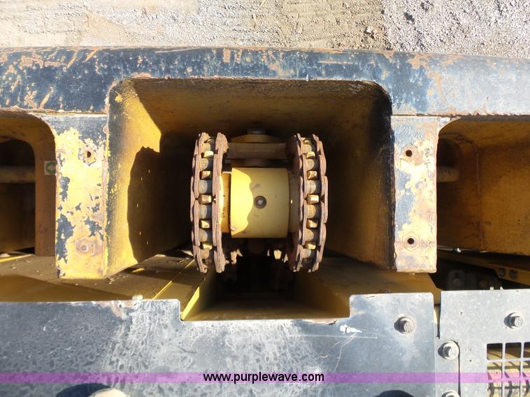 image for item J2792 2000 Caterpillar 345B L Series II excavator