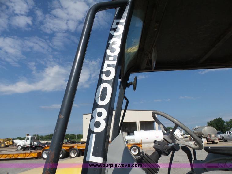 image for item J2793 2004 Komatsu WB140-2N backhoe