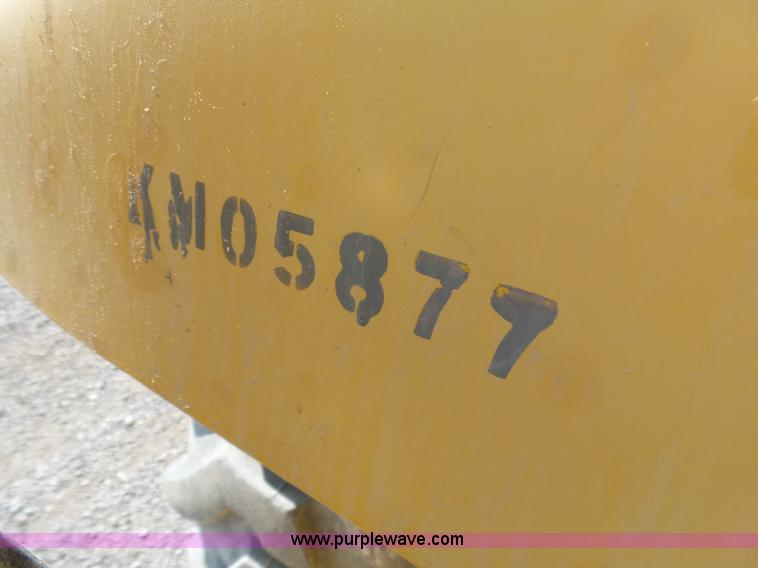 image for item J2793 2004 Komatsu WB140-2N backhoe