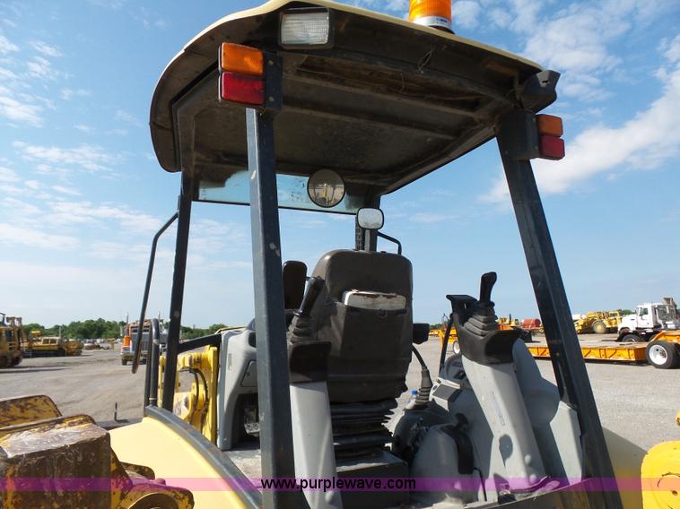 image for item J2793 2004 Komatsu WB140-2N backhoe