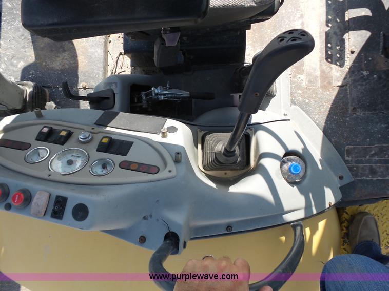 image for item J2793 2004 Komatsu WB140-2N backhoe