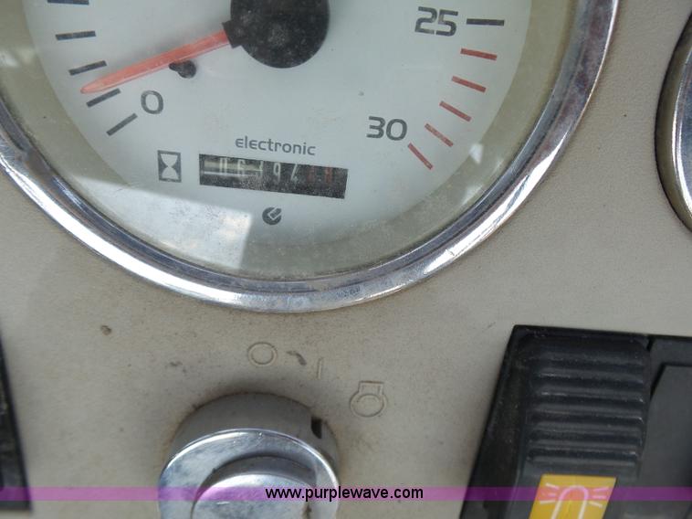 image for item J2793 2004 Komatsu WB140-2N backhoe