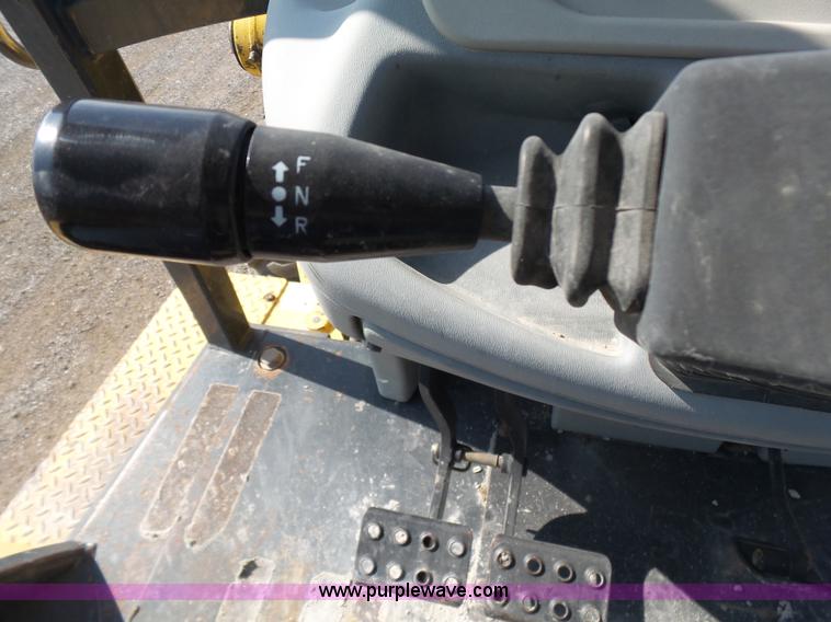 image for item J2793 2004 Komatsu WB140-2N backhoe