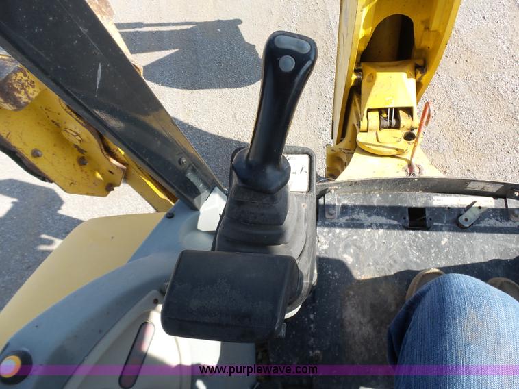 image for item J2793 2004 Komatsu WB140-2N backhoe