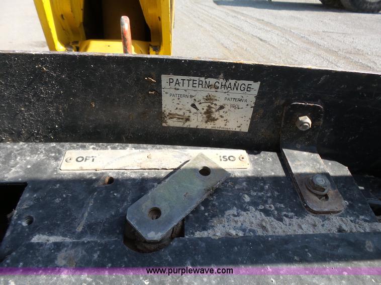 image for item J2793 2004 Komatsu WB140-2N backhoe