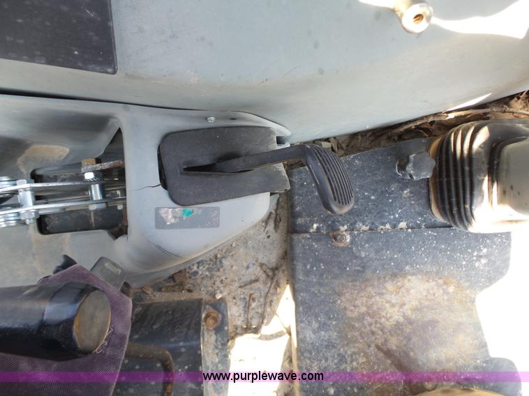 image for item J2793 2004 Komatsu WB140-2N backhoe