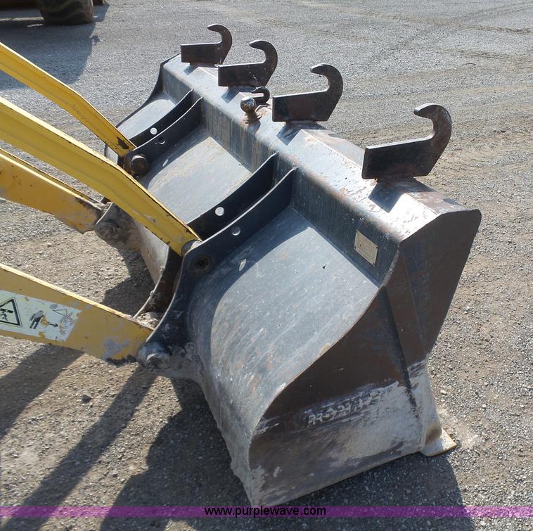 image for item J2793 2004 Komatsu WB140-2N backhoe