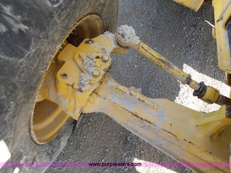 image for item J2793 2004 Komatsu WB140-2N backhoe