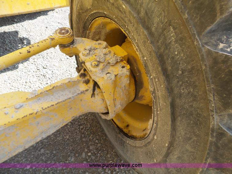 image for item J2793 2004 Komatsu WB140-2N backhoe