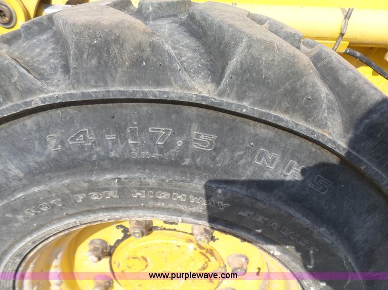 image for item J2793 2004 Komatsu WB140-2N backhoe