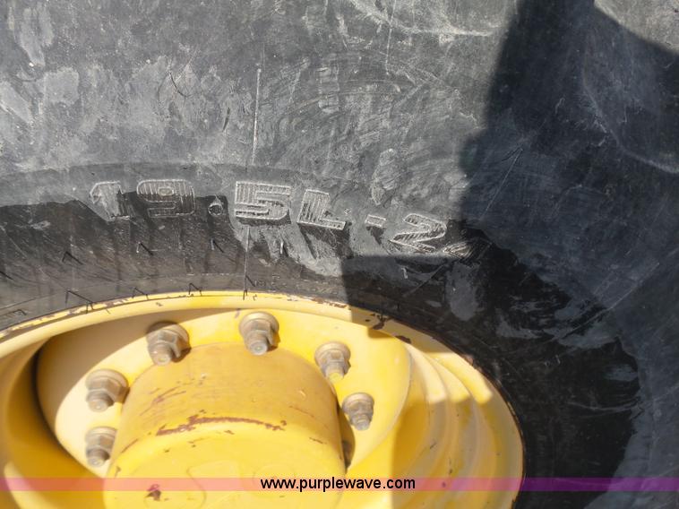 image for item J2793 2004 Komatsu WB140-2N backhoe