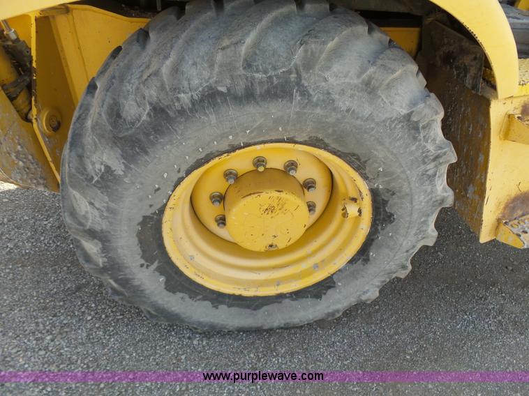 image for item J2793 2004 Komatsu WB140-2N backhoe