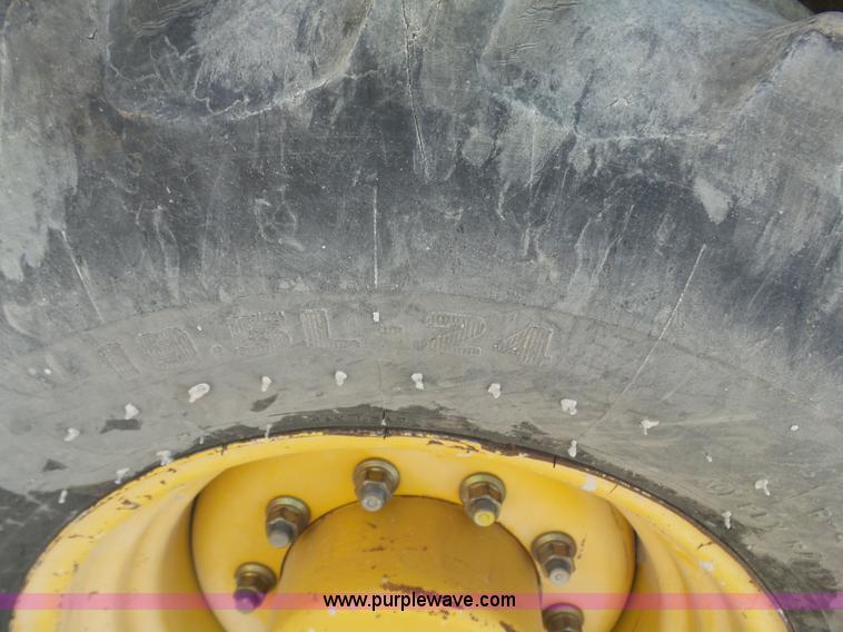 image for item J2793 2004 Komatsu WB140-2N backhoe