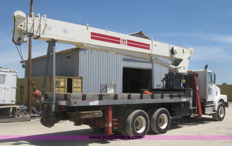 image for item J2797 2001 Volvo WG crane truck