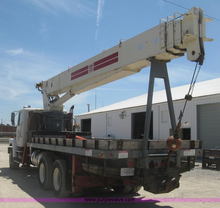 image for item J2797 2001 Volvo WG crane truck