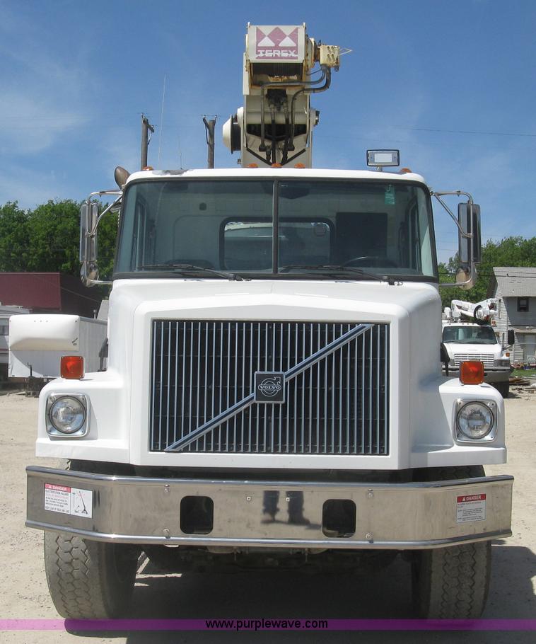 image for item J2797 2001 Volvo WG crane truck