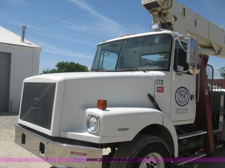 image for item J2797 2001 Volvo WG crane truck