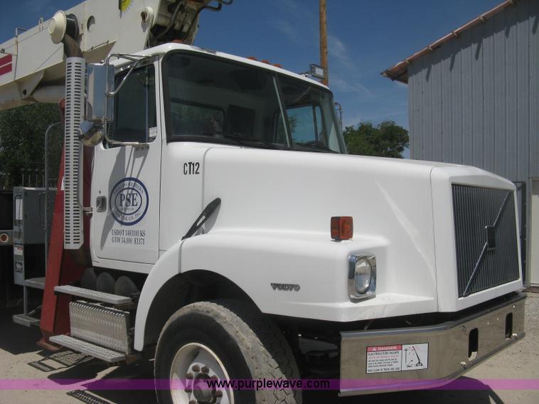 image for item J2797 2001 Volvo WG crane truck