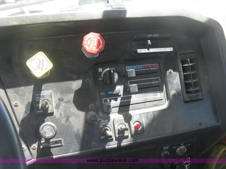 image for item J2797 2001 Volvo WG crane truck