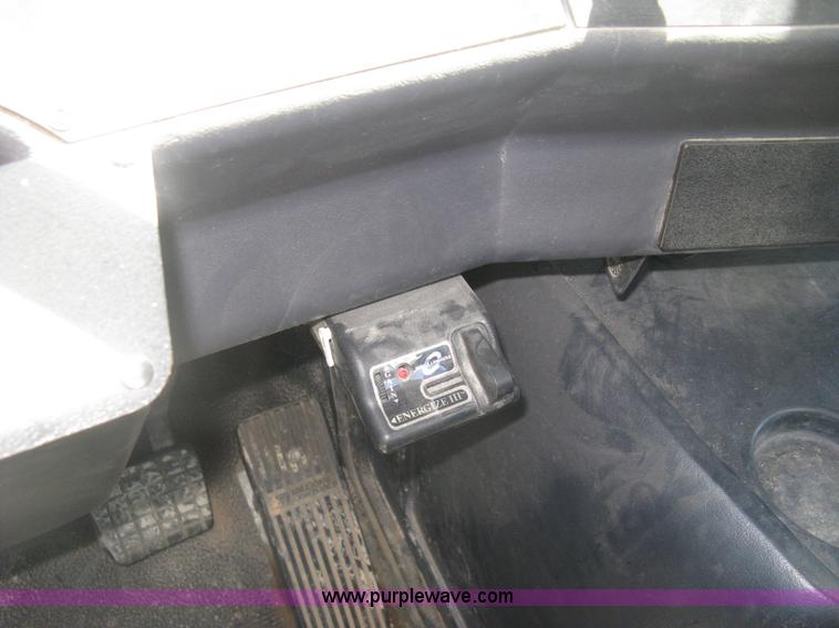 image for item J2797 2001 Volvo WG crane truck